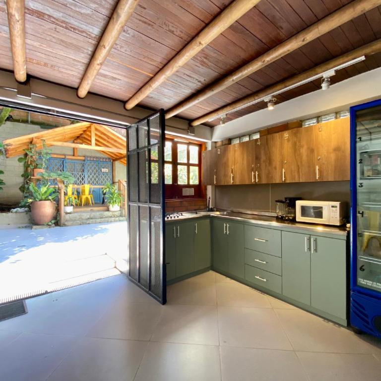 CoLiving Laureles Habitaciones con Baño Privado - Double Room with Private Bathroom - 13