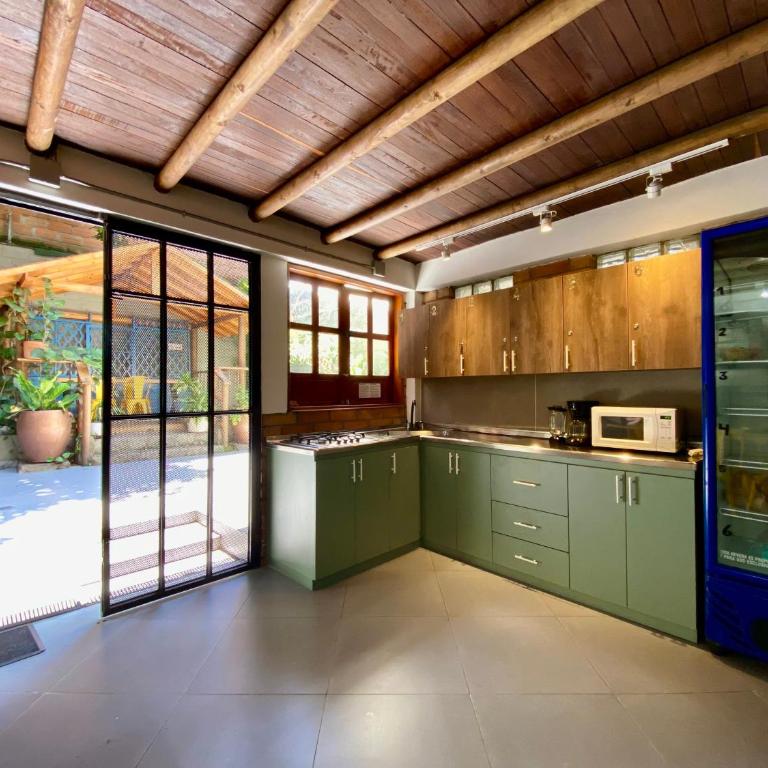 CoLiving Laureles Habitaciones con Baño Privado - Double Room with Private Bathroom - 17