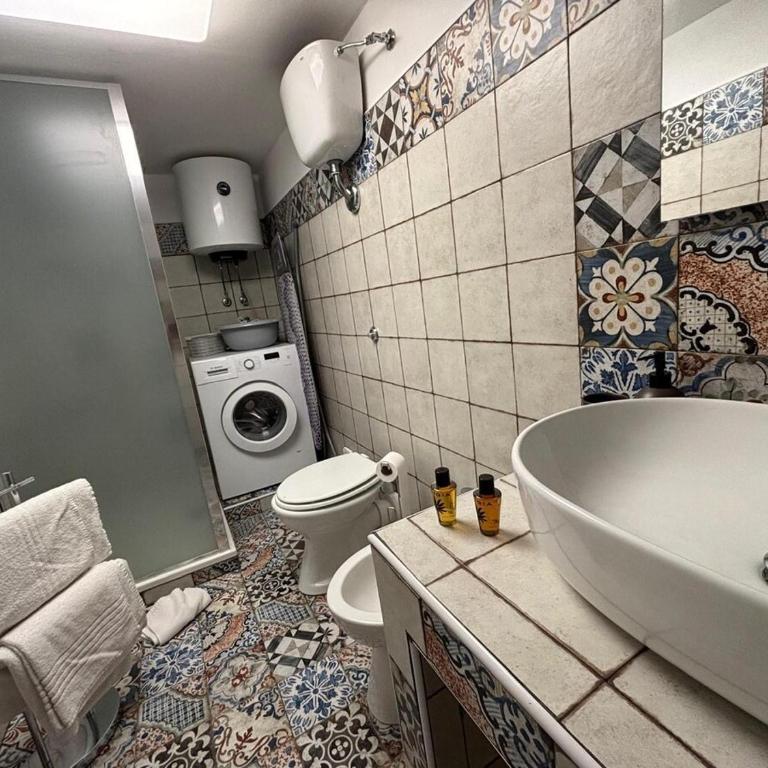 Stylish Apartment Steps from the Beach - Appartamento con 2 Camere da Letto - 25