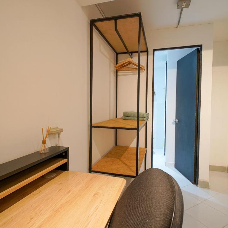 CoLiving Laureles Habitaciones con Baño Privado - Standard Double Room with Fan - 28