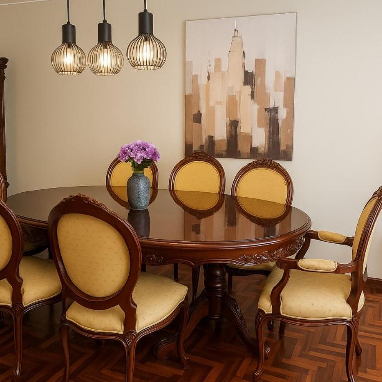 Bello departamento en el corazón de Miraflores - Three-Bedroom Apartment - 13