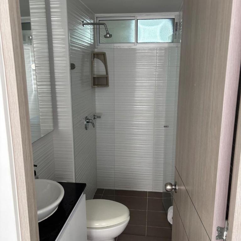 La Morada Flat apto en Ricaurte - Three-Bedroom Apartment with Balcony - 10