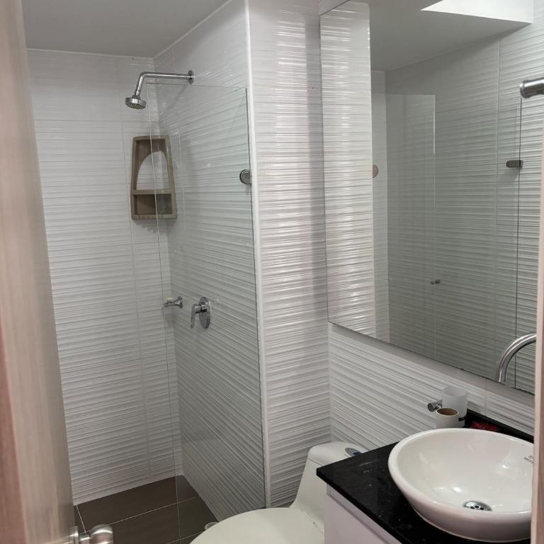 La Morada Flat apto en Ricaurte - Three-Bedroom Apartment with Balcony - 18