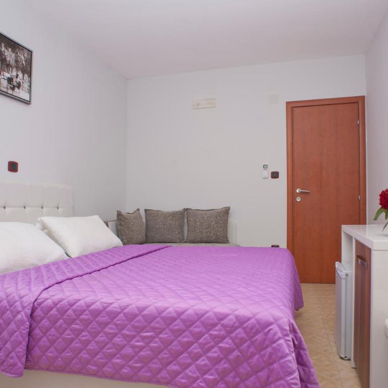 Apartments Gold - Deluxe Double Room with Balcony - 5