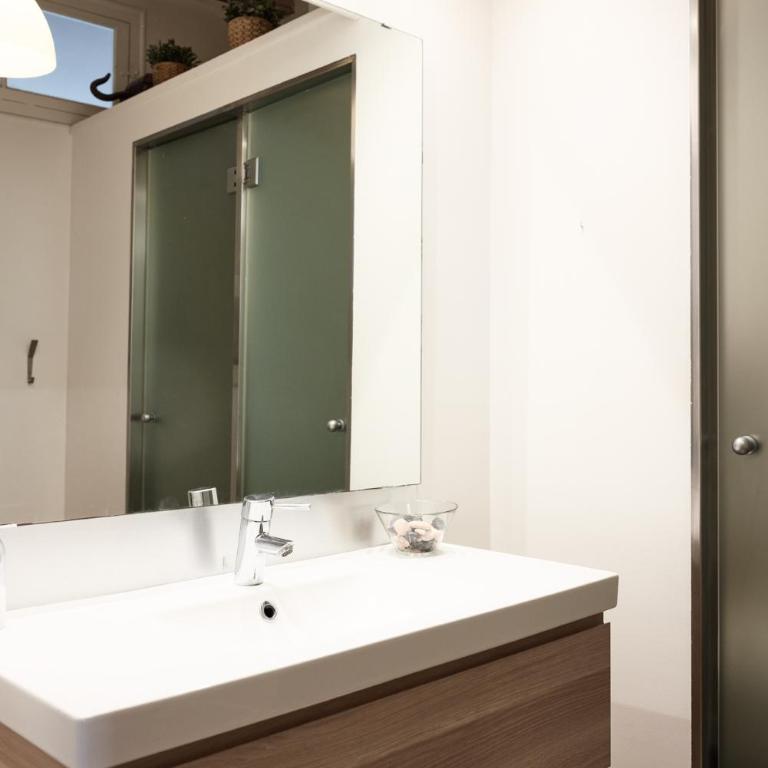 Sunny apartment on the square - Two-Bedroom Apartment with View - 11