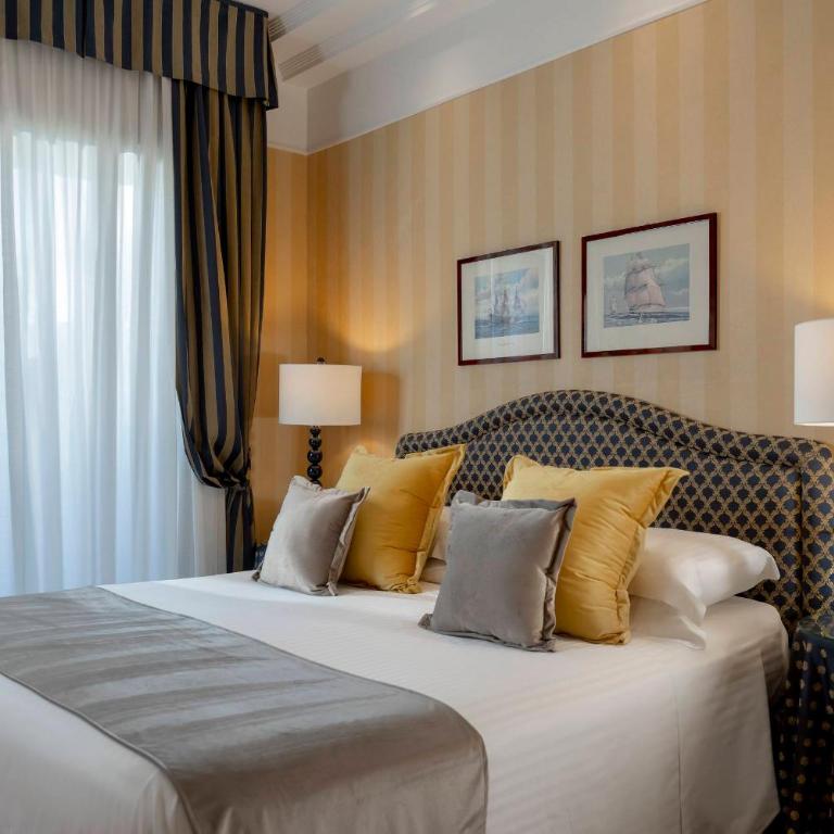 Hotel Lungomare - Classic Double Room with Partial Sea View - 1