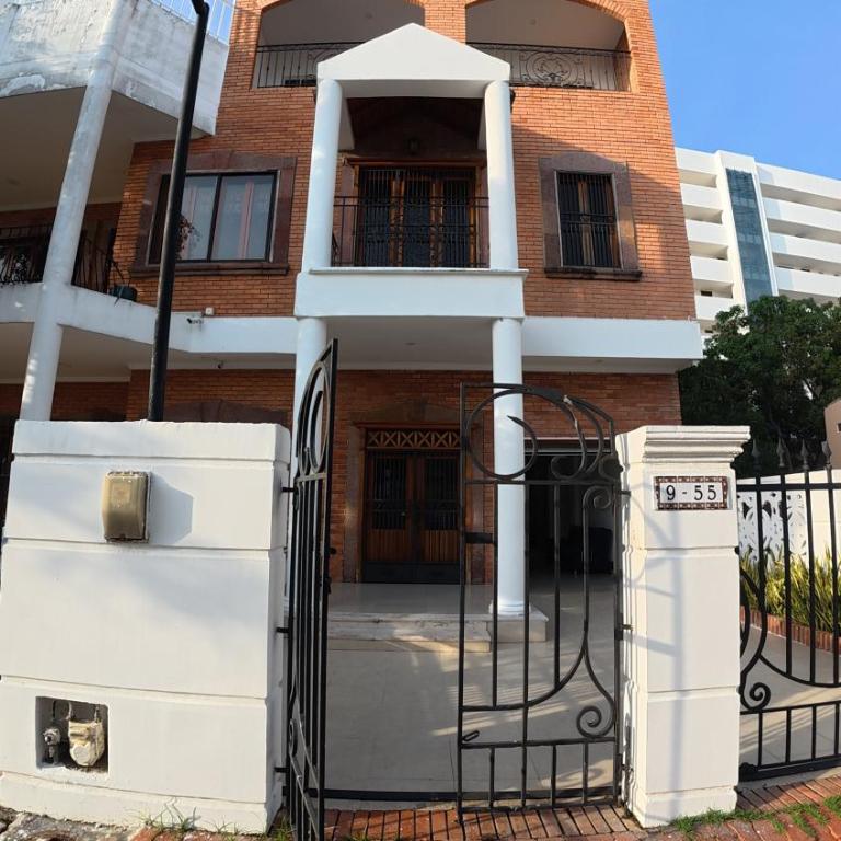 Casa cerca al mar Zona Norte Cielo Mar Cartagena - Four-Bedroom House - 1