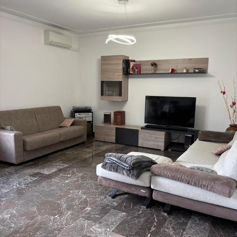 Chez Regina, feel at home! - Appartamento con 2 Camere da Letto - 2