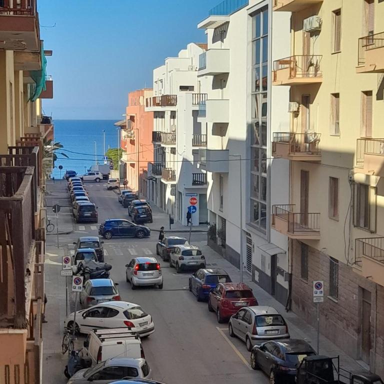 Via F 41 - Camera Matrimoniale con Balcone - 12