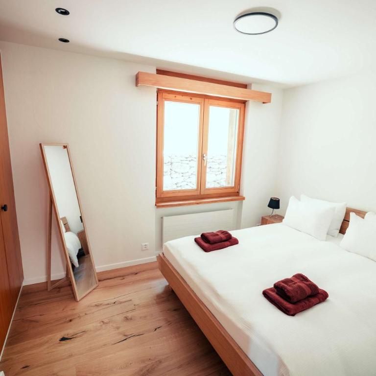 Stylish Lakeview Apartment Balcony & Free Parking - Apartment - 4