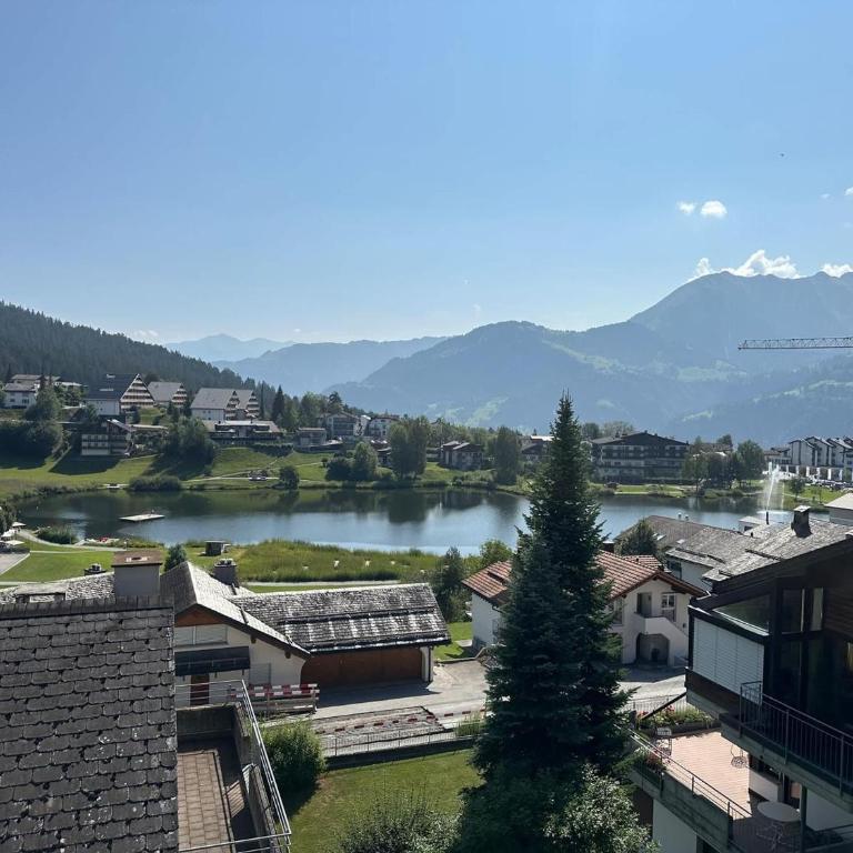 Stylish Lakeview Apartment Balcony & Free Parking - Apartment - 11