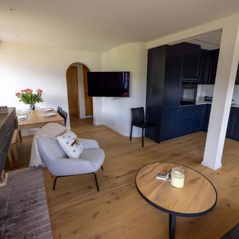 Stylish Lakeview Apartment Balcony & Free Parking - Apartment - 20