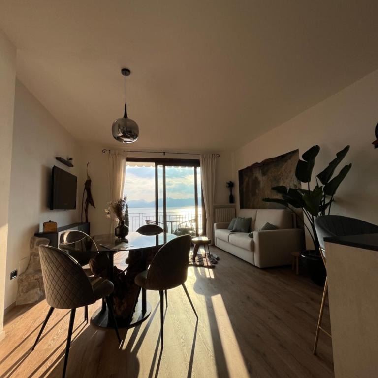 La Dolce Vista - Two-Bedroom Apartment with Lake View - 3