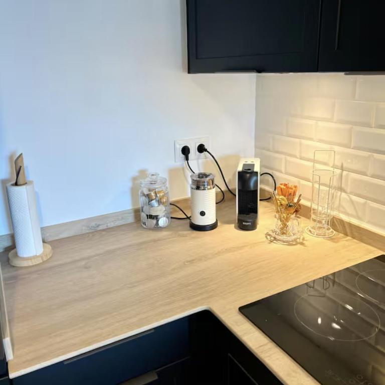Newly Renovated City & Beach Apartment - Apartamento de 2 dormitorios con balcón y vistas al mar - 4