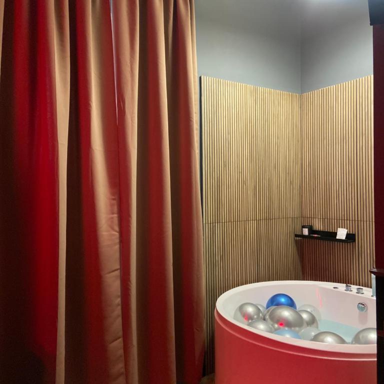 One of one experiences - LOVE ROOM - Camera Matrimoniale con Vasca Idromassaggio - 19