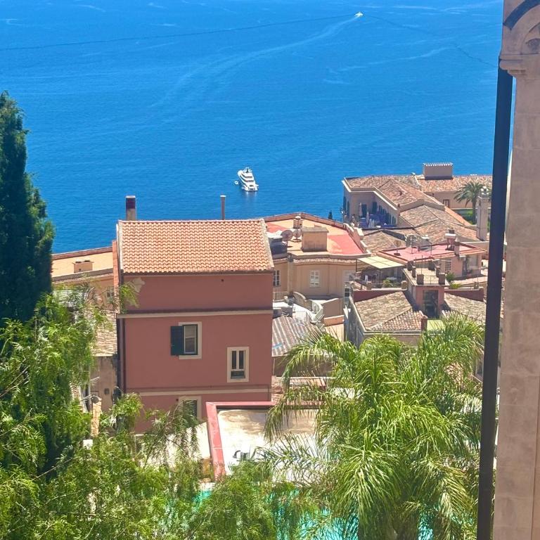 Penthouse with Sea View Terrace in the Heart of Taormina - Two-Bedroom Standard Apartment - 1