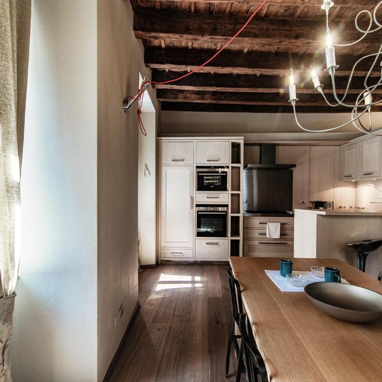 First & Urban Oasis - by MyHomeInComo - Superior Apartment - 17