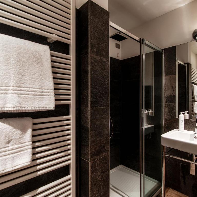 First & Urban Oasis - by MyHomeInComo - Superior Apartment - 23