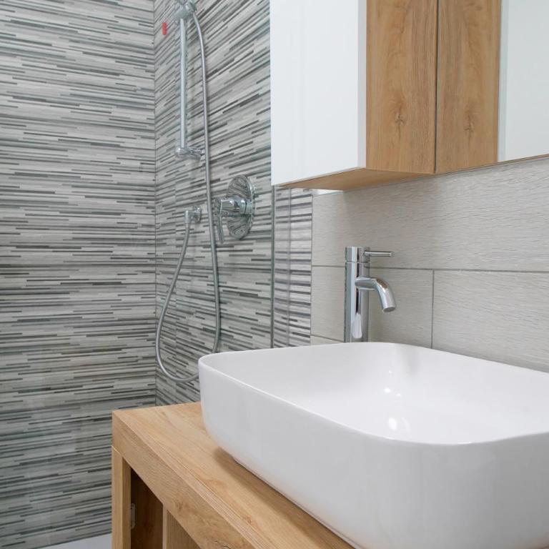 CASA IDEALE TIM Appartmanti moderni vicina al centro - Appartamento con 1 Camera da Letto - 12