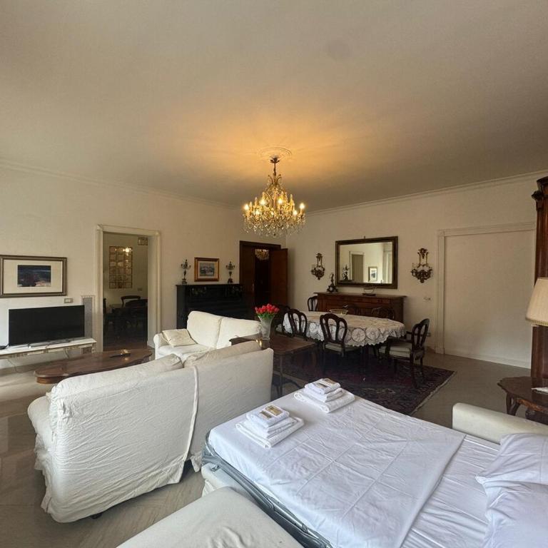 Spacious Getaway with Roman Charm - Apartment mit 4 Zimmern - 3