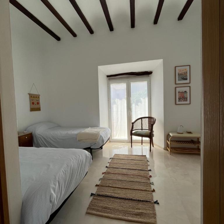 Casa con jardín y piscina en Córdoba - Casa de 4 dormitorios - 2