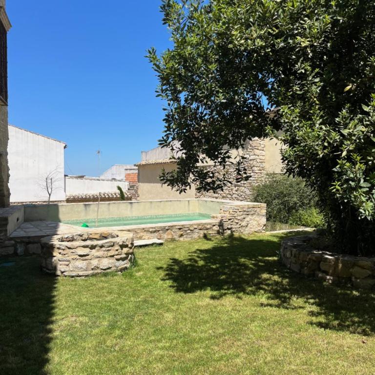 Casa con jardín y piscina en Córdoba - Casa de 4 dormitorios - 11