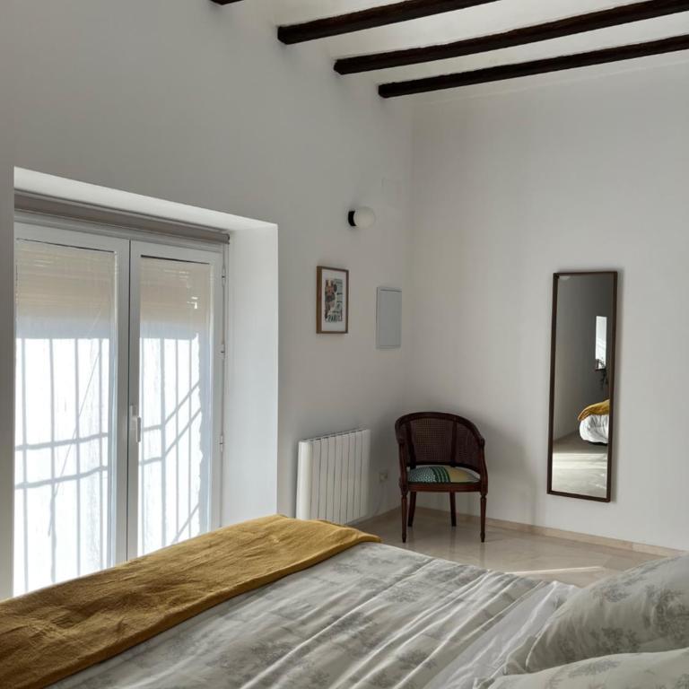 Casa con jardín y piscina en Córdoba - Casa de 4 dormitorios - 45