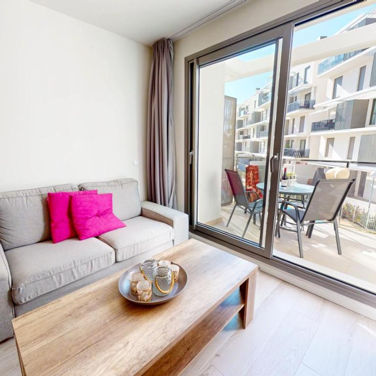 Apartamento Tulipán en Dénia Urb Marina Real III Terraza, varias piscinas y gimnasio cerca de la playa Las Rotas - Apartamento de 2 dormitorios con vistas a la piscina - 17