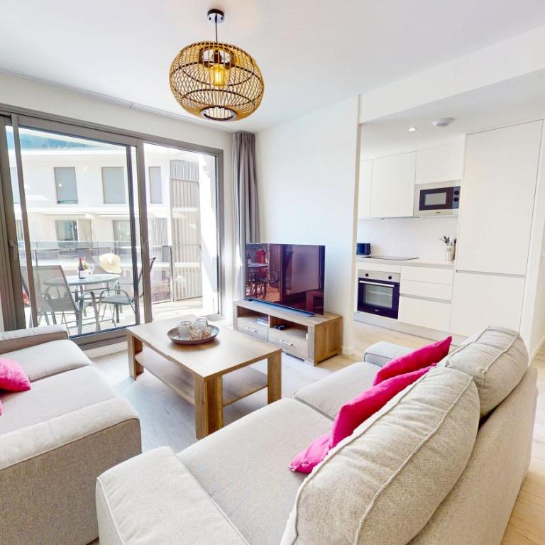 Apartamento Tulipán en Dénia Urb Marina Real III Terraza, varias piscinas y gimnasio cerca de la playa Las Rotas - Apartamento de 2 dormitorios con vistas a la piscina - 3