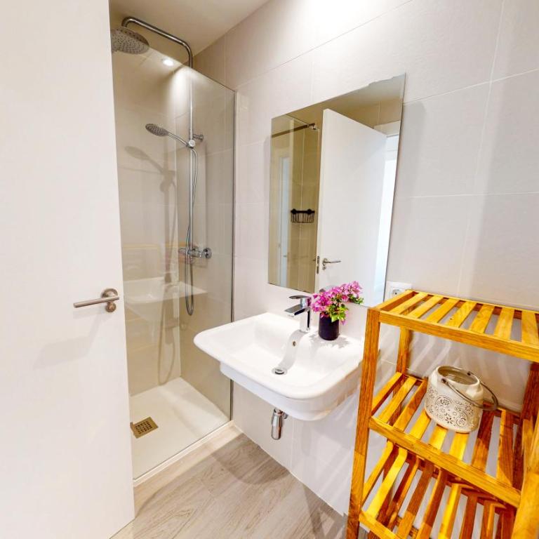 Apartamento Tulipán en Dénia Urb Marina Real III Terraza, varias piscinas y gimnasio cerca de la playa Las Rotas - Apartamento de 2 dormitorios con vistas a la piscina - 19