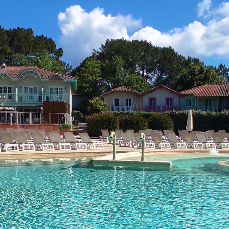 Au milieu des pins, charmant appartement de 38 m2 - 4 personnes - Domaine du Golf - Apartment with Garden View - 2