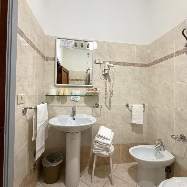 Grifone Hotel - Camera Quadrupla Classic - 9