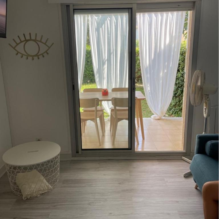 Appartement rénové avec piscine, plage 2mns à pied - Apartment mit 2 Schlafzimmern - 7