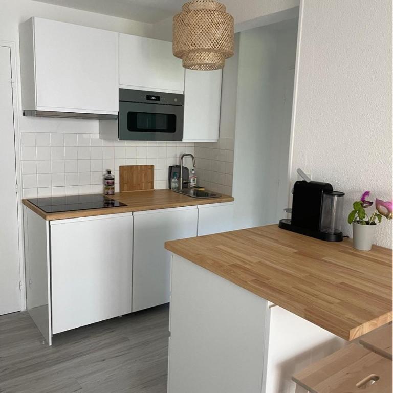Appartement rénové avec piscine, plage 2mns à pied - Apartment mit 2 Schlafzimmern - 10