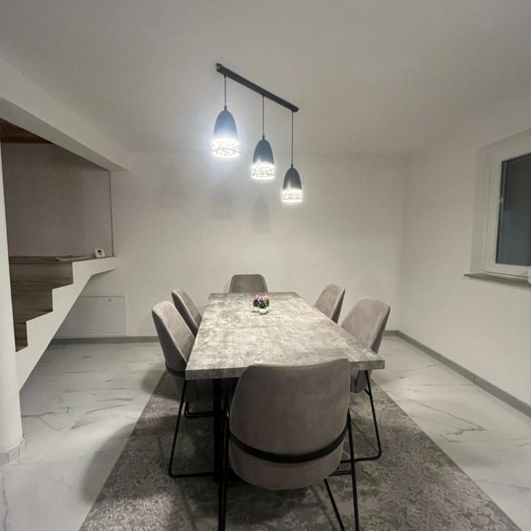 Peace Holiday Home - One-Bedroom House - 12