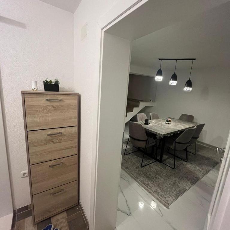 Peace Holiday Home - One-Bedroom House - 13