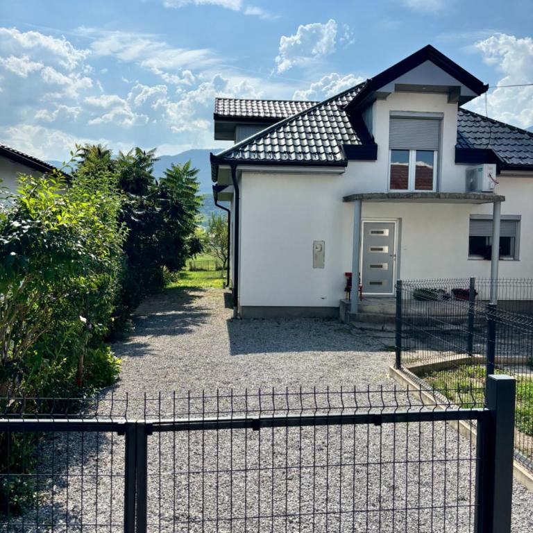 Peace Holiday Home - One-Bedroom House - 15