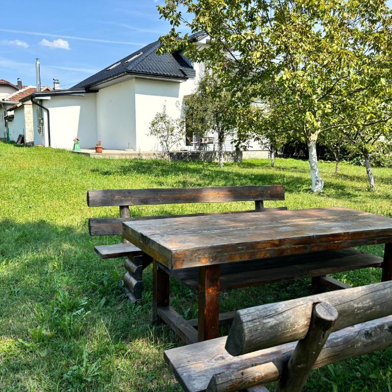 Peace Holiday Home - One-Bedroom House - 2