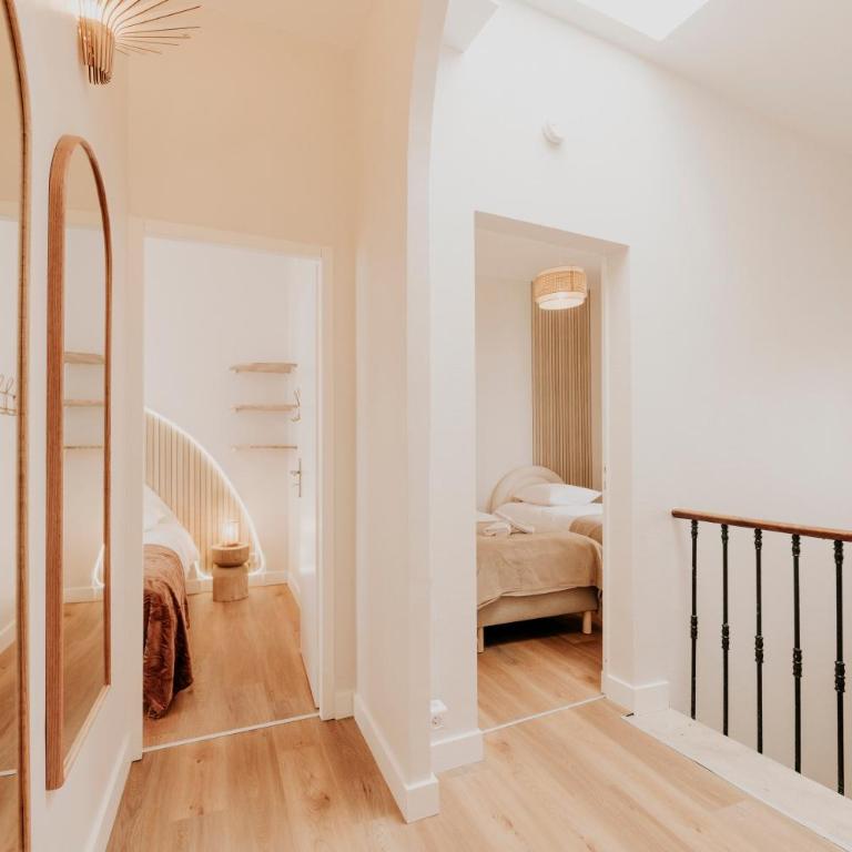 Spacious 5-Bedroom Home with Terrace, Air Conditioning and Parking - Apartment - 34