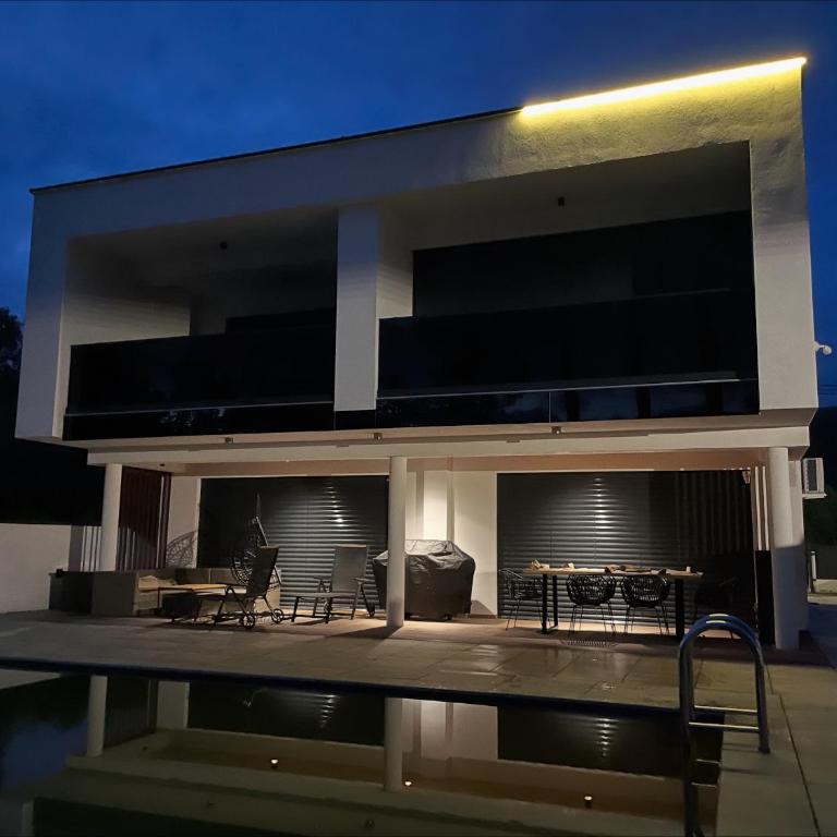 Villa Modern - Three-Bedroom Townhouse - 4