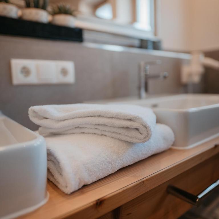 Landhaus Mucha - Ferienwohnungen - Deluxe Apartment mit 2 Schlafzimmern - 2
