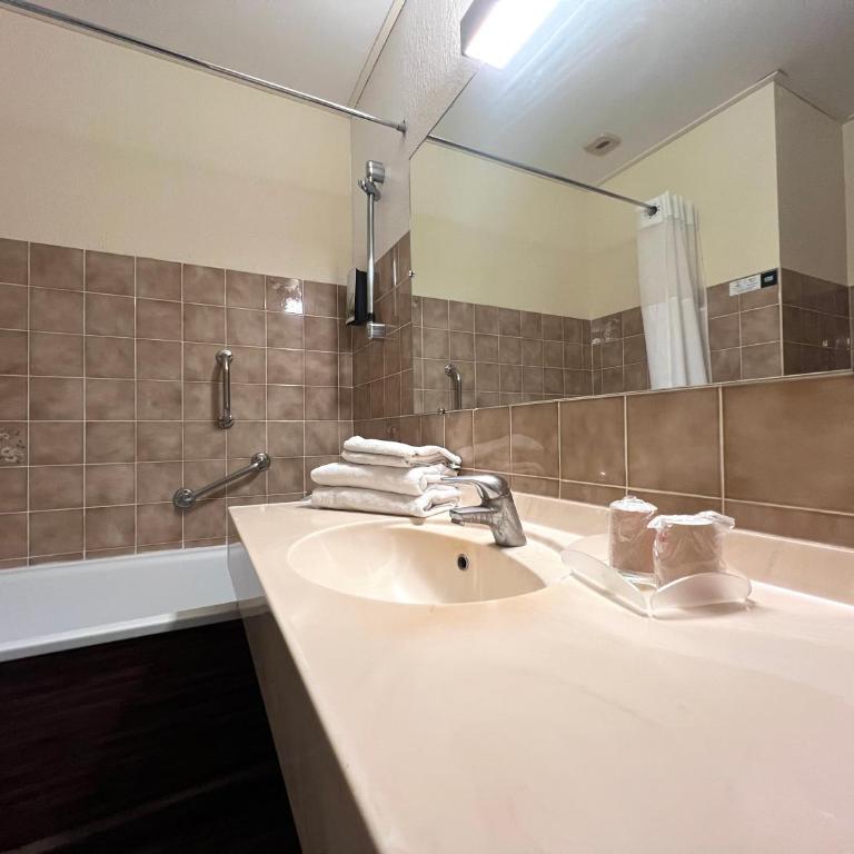Logis Hotel restaurant des Thermes - Chambre Double Classique - 10