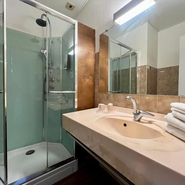 Logis Hotel restaurant des Thermes - Chambre Double Classique - 9