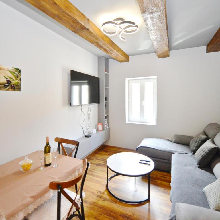 Antica Apartments - One-Bedroom Apartment - 6