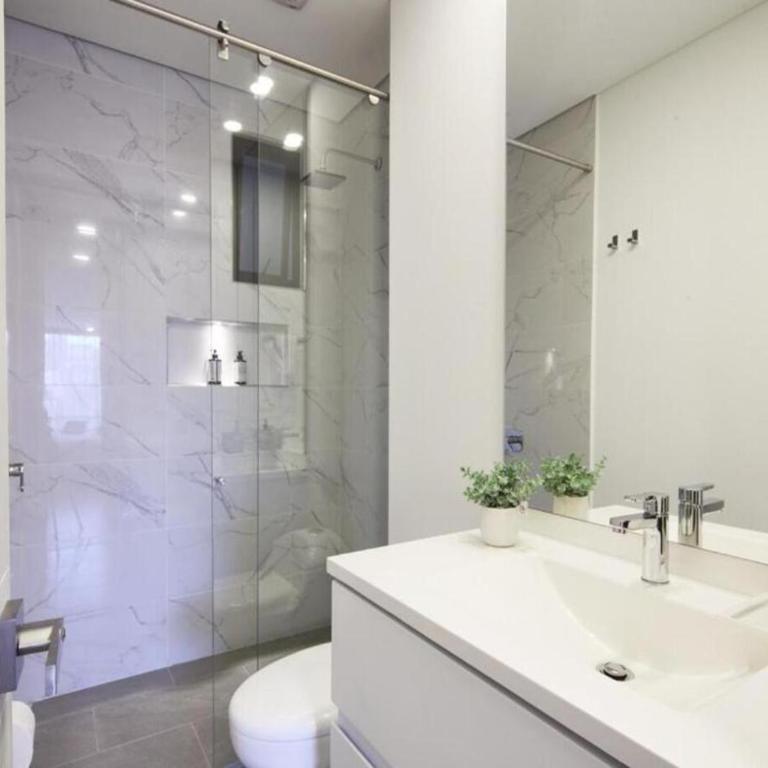 Elegant 2-Bedroom Loft 604 with Stunning Park View - Apartamento - 19