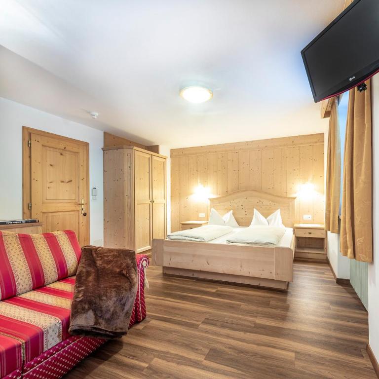 Hotel Jagdhof - Double Room with Balcony - 1