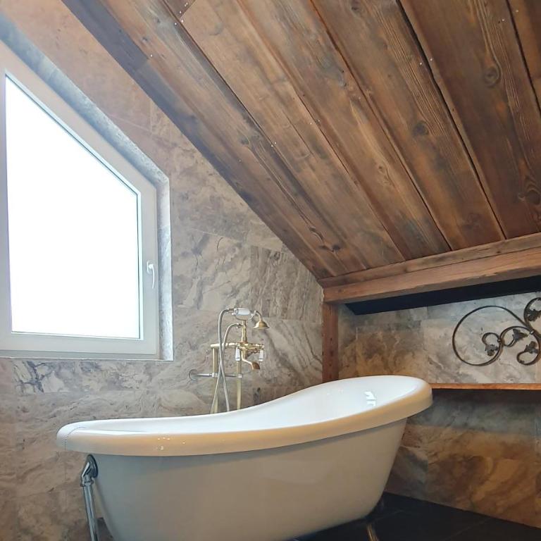 chalet cosy, jacuzzi privé, calme, idéal moto rando vélo - Maison 2 Chambres - 29