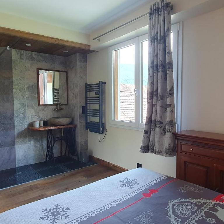 chalet cosy, jacuzzi privé, calme, idéal moto rando vélo - Maison 2 Chambres - 34