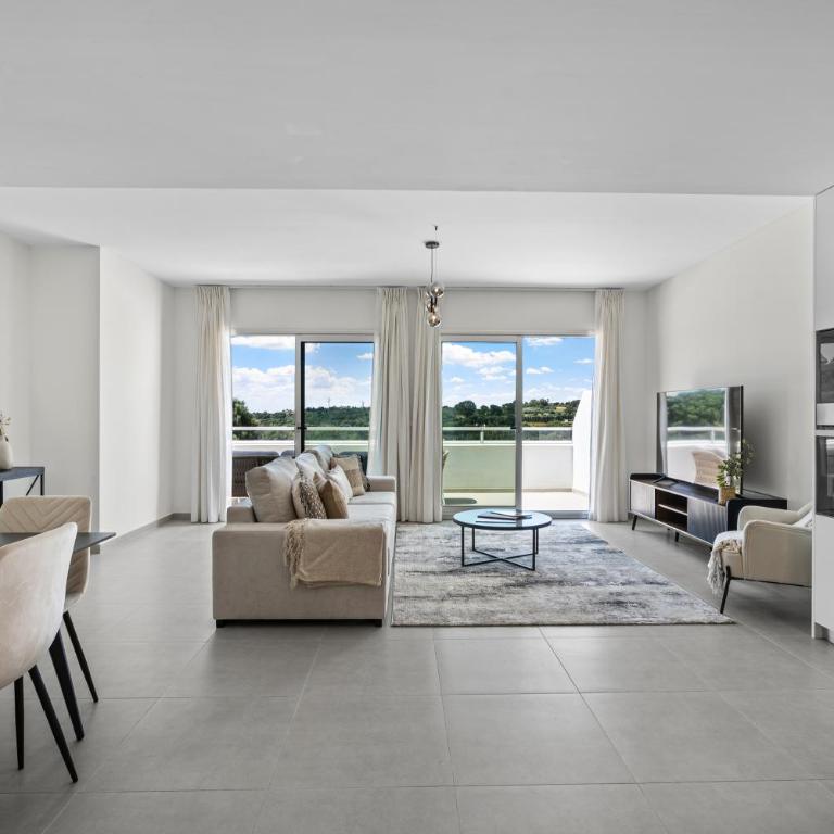 The Celeste Residence - Three-Bedroom Superior Apartment - 1