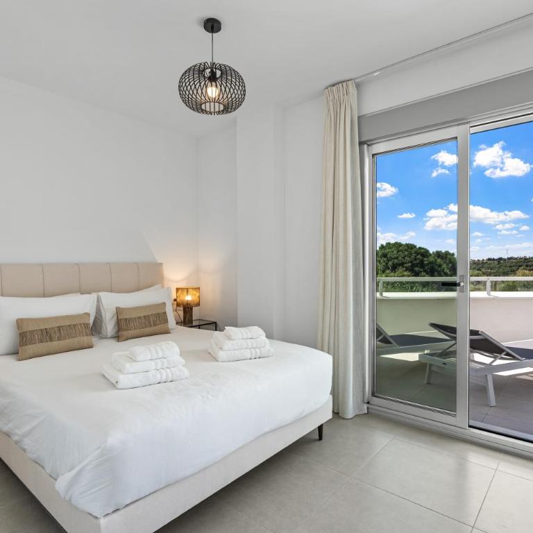 The Celeste Residence - Three-Bedroom Superior Apartment - 10